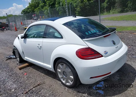 2018 Volkswagen Beetle 2.0T Se z USA, uszkodzony, nr VIN 3VWJD7AT5JM726605